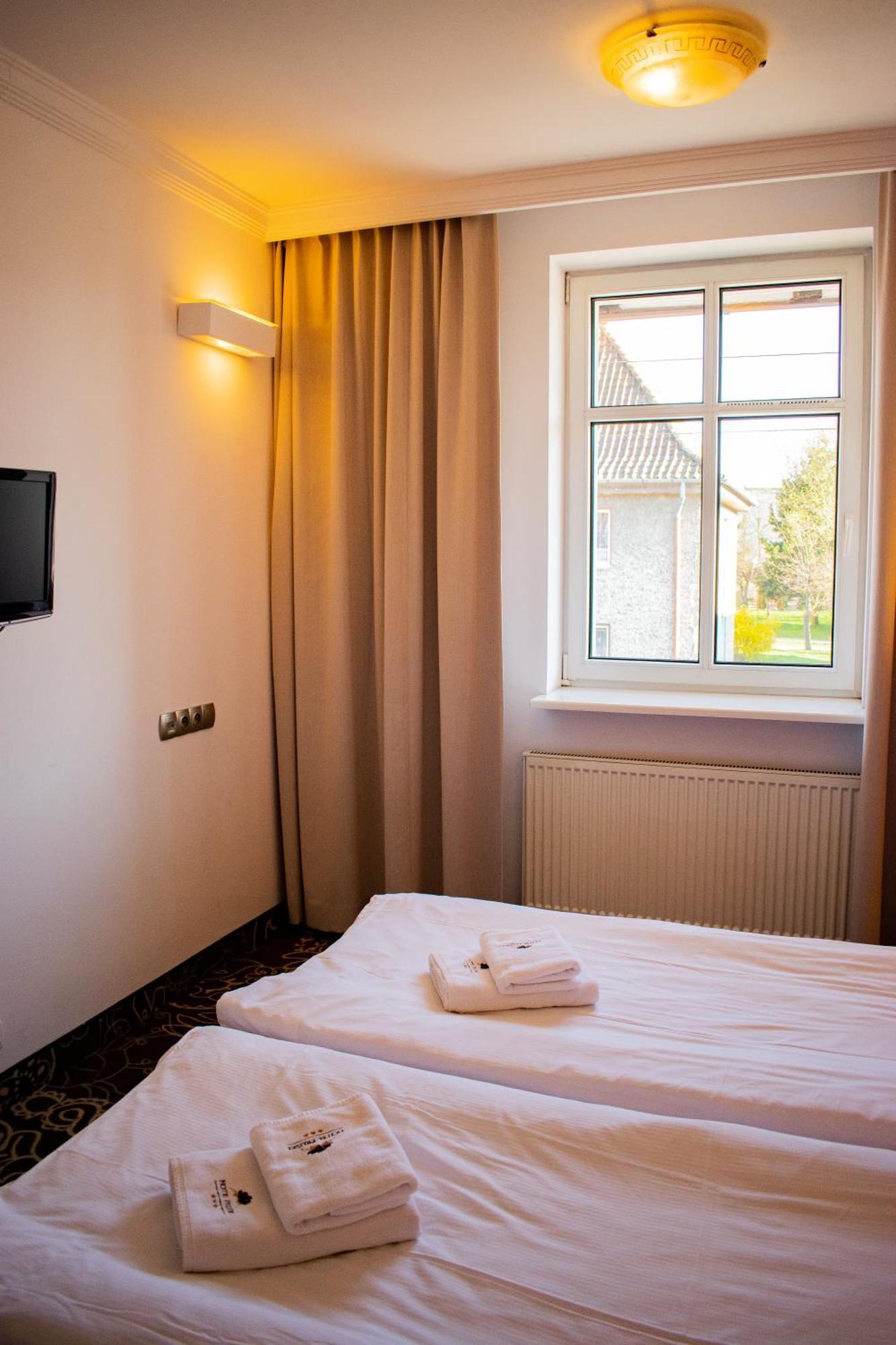 Hotel Pruski Orneta Екстериор снимка